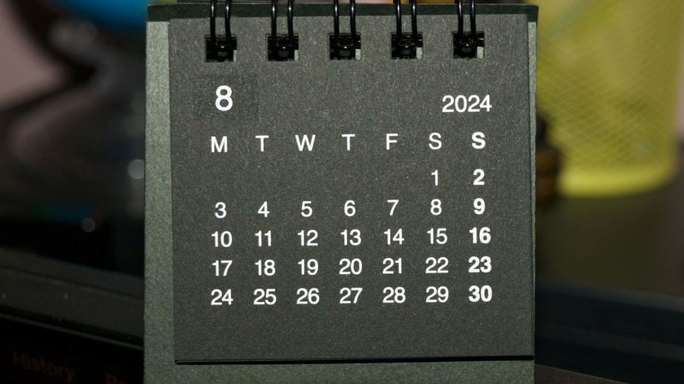 Calendario con feriados 2024 agosto fin de semana largo