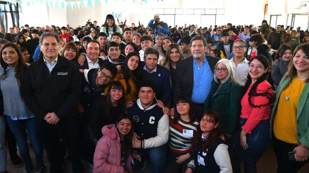 escuelas cuidadas con Andres Watson y Axel Kicillof