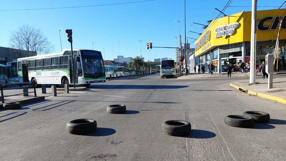 Paro en la linea de colectivos 500 y 383 en Florencio Varela